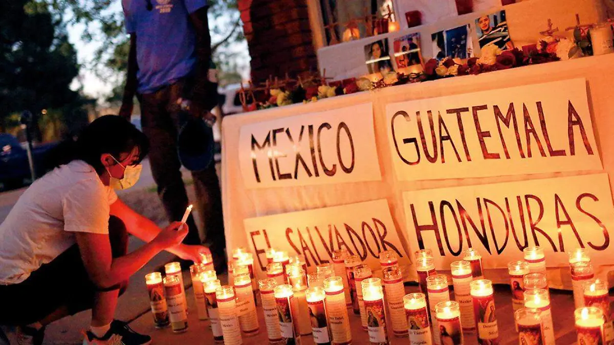 vigilia en honor de migrantes muertos en tráiler